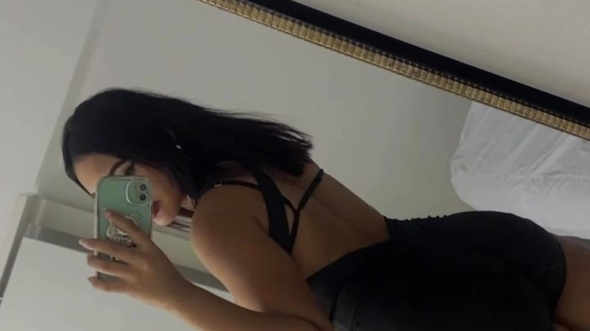 🥵 - video by sarasr_1 cam model
