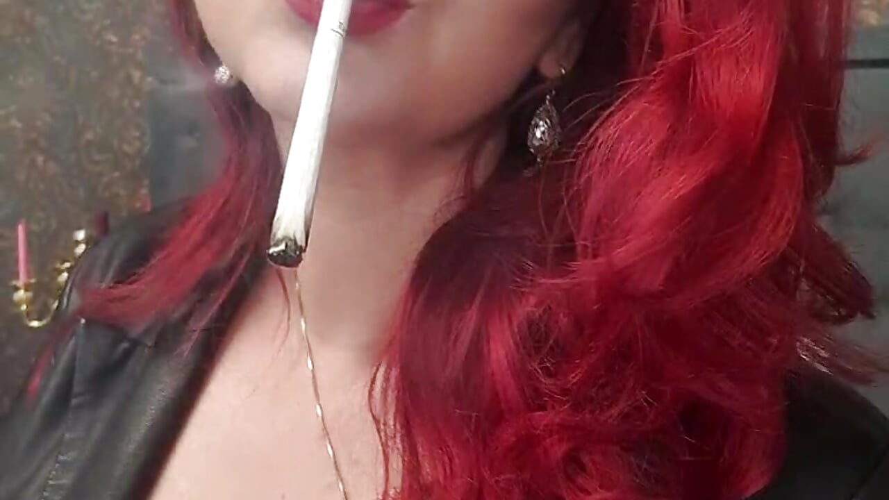 Smoke with me b*tch ! - video by Dolly4youu cam model