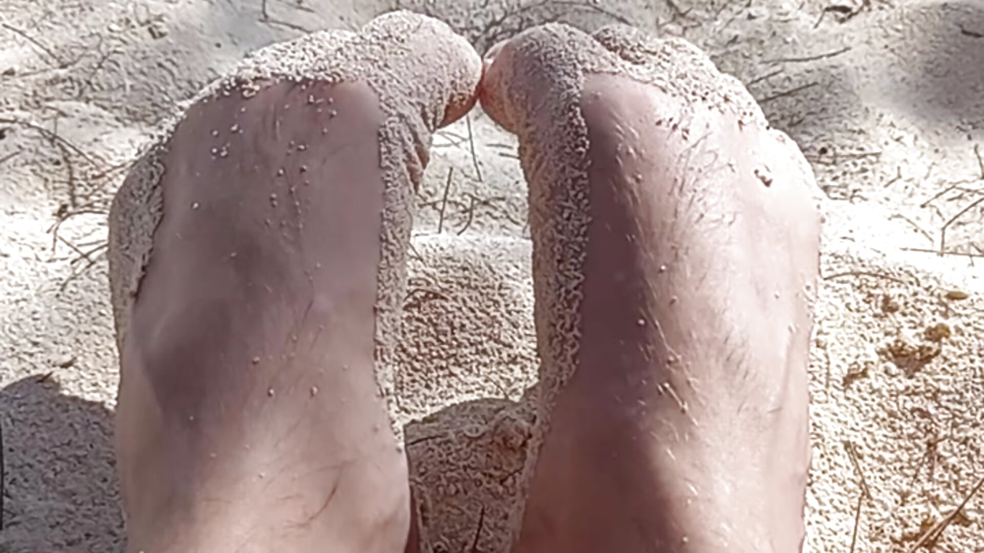 Feet in the sand - video by FeetForTips cam model