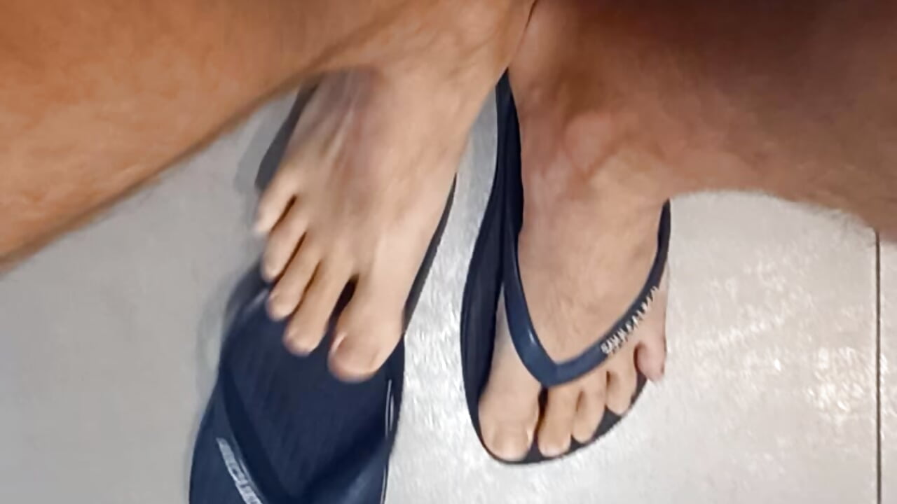 Indoor Flip Flops - video by FeetForTips cam model