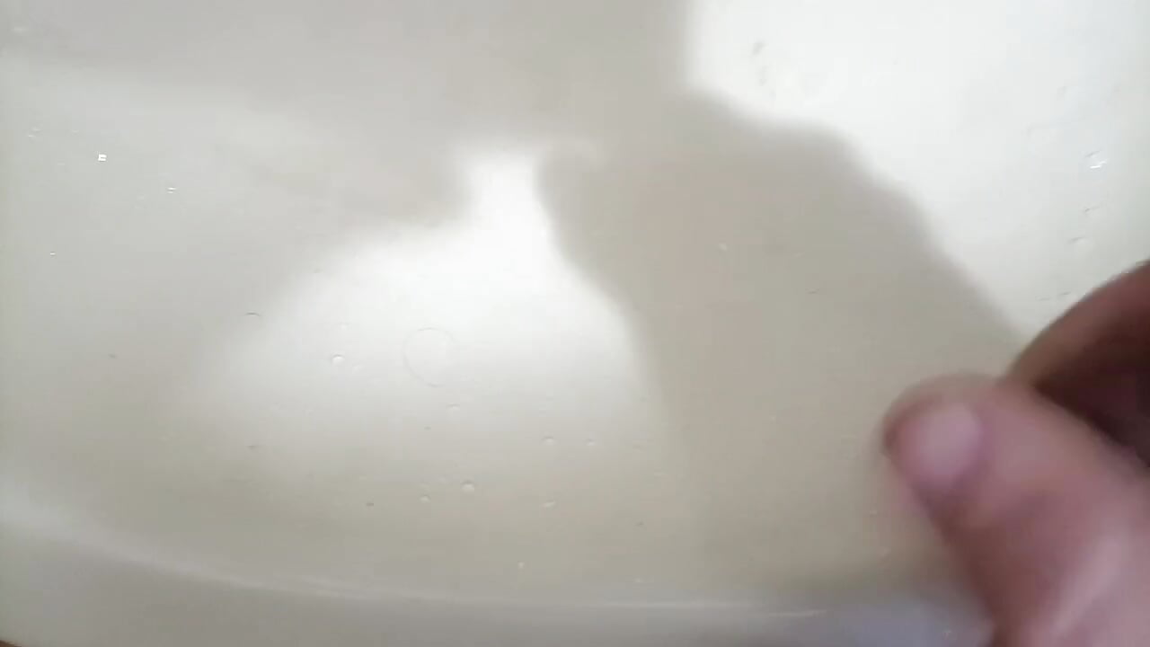 Sega e sborrata nel lavandino...... - video di porcoIT75 modella di cam
