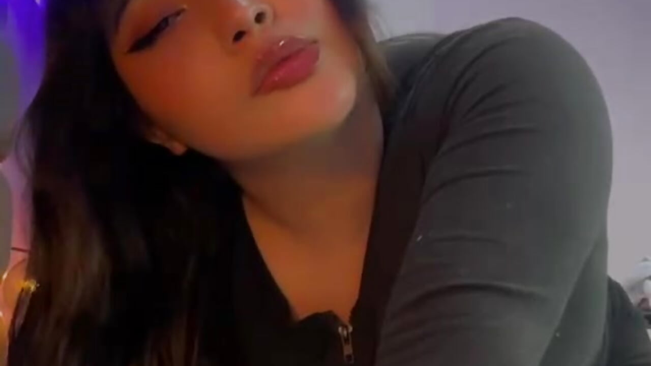 DON'T LEAVE WITHOUT COMMITTING 🥵 - Video von Emma_monserrat Cam-Model