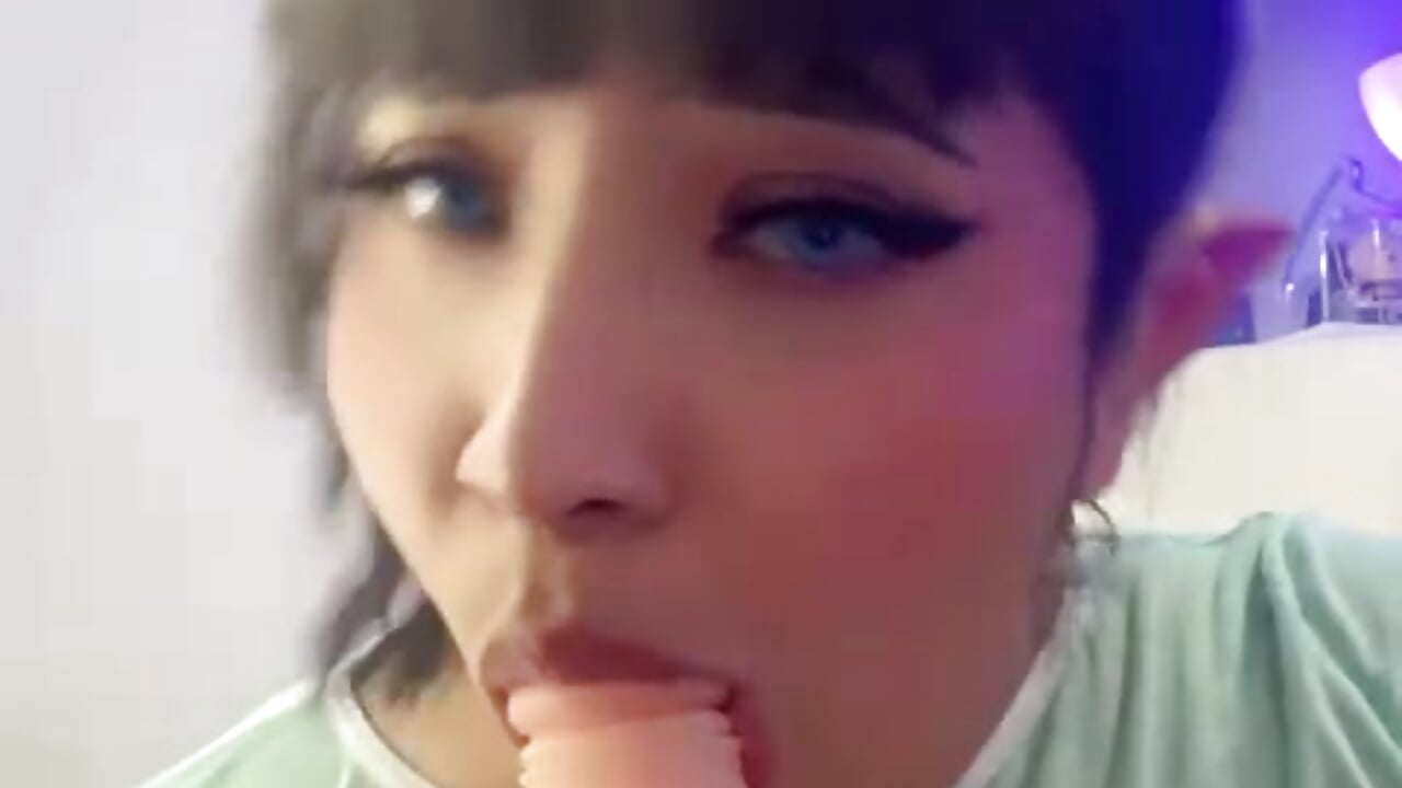 🍆💜 - video by Emma_monserrat cam model