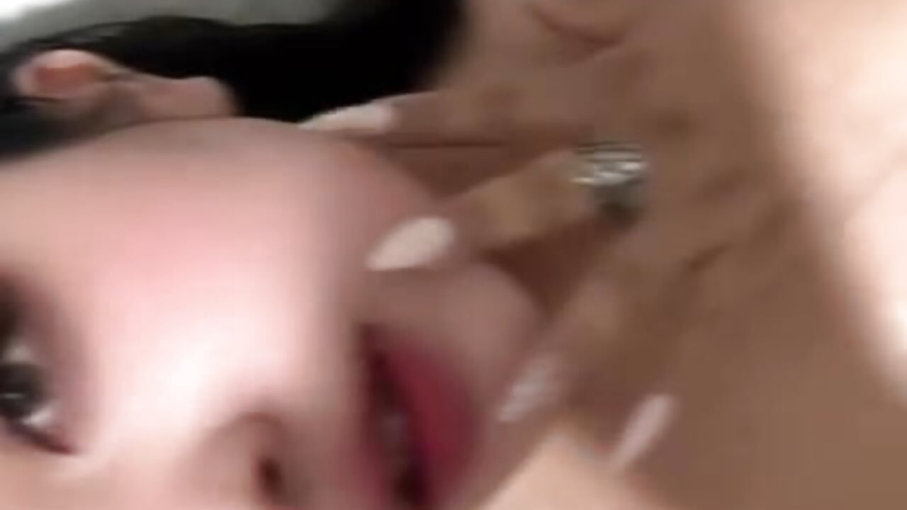 👀 Can’t Resist Me - video van Emma_monserrat cam-model