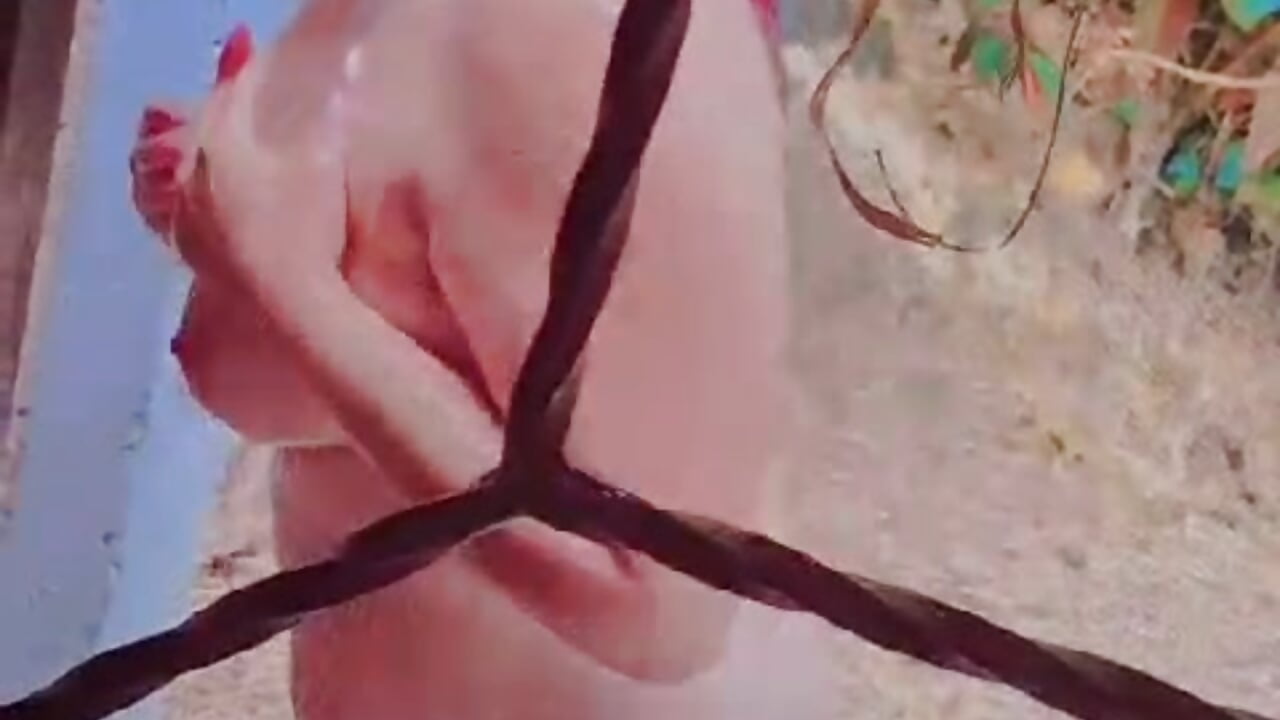 outdoor shower – video od webkamerové modelky Sharon_hils