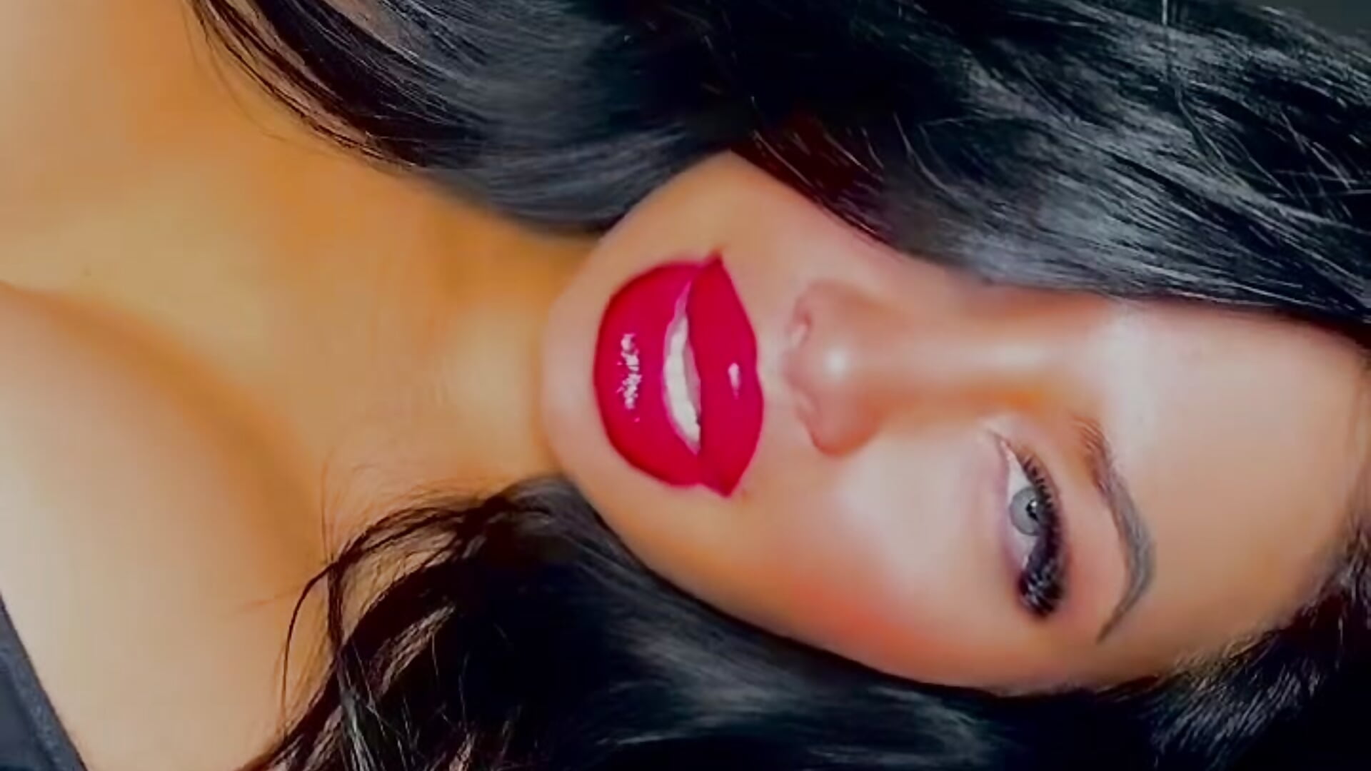 Kiss my sweet lips💋💋 - video by Mimmies cam model