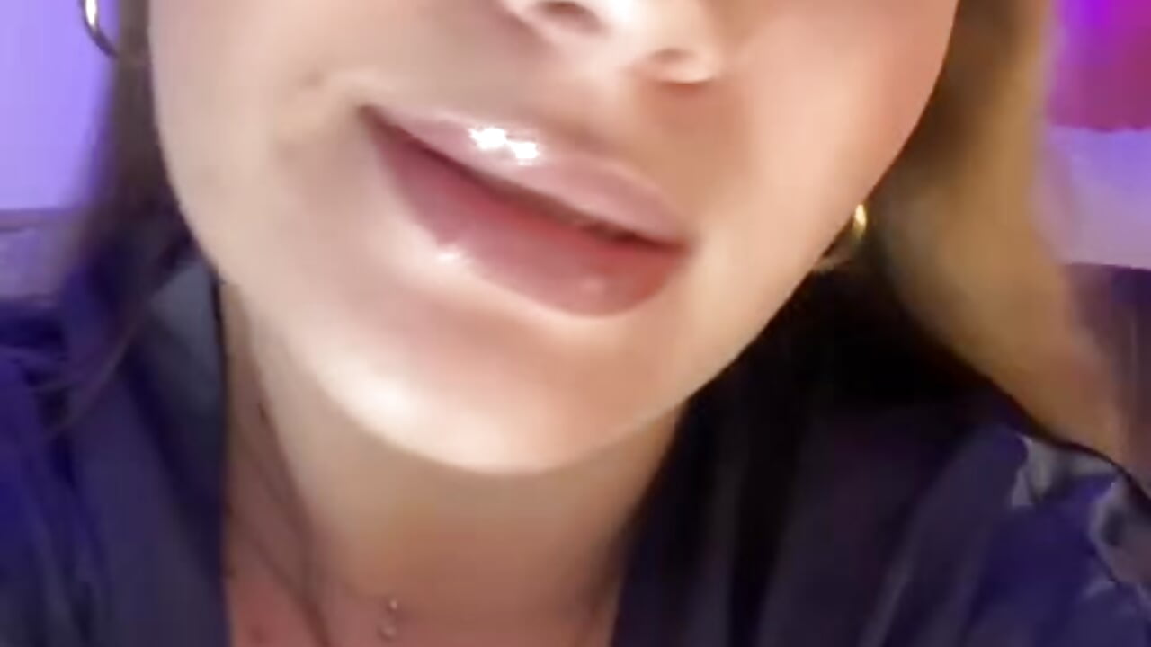 What would you like to tell me so that we can keep it confidential? hehehe - vídeo de Margot_Ocean modelo de câmara