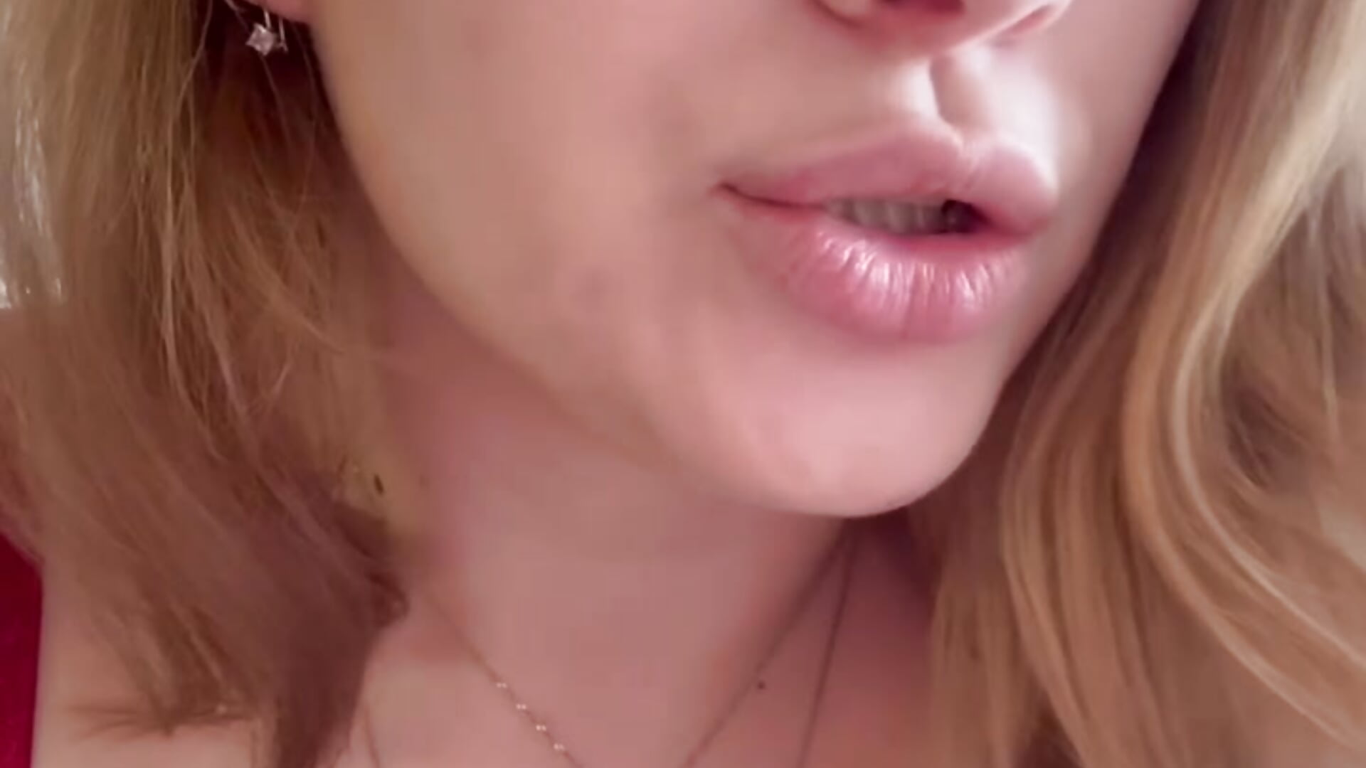 I'll whisper in your ear how we'll fuck and you'll cum all over me... mmmm - clip cu Margot_Ocean model videochat