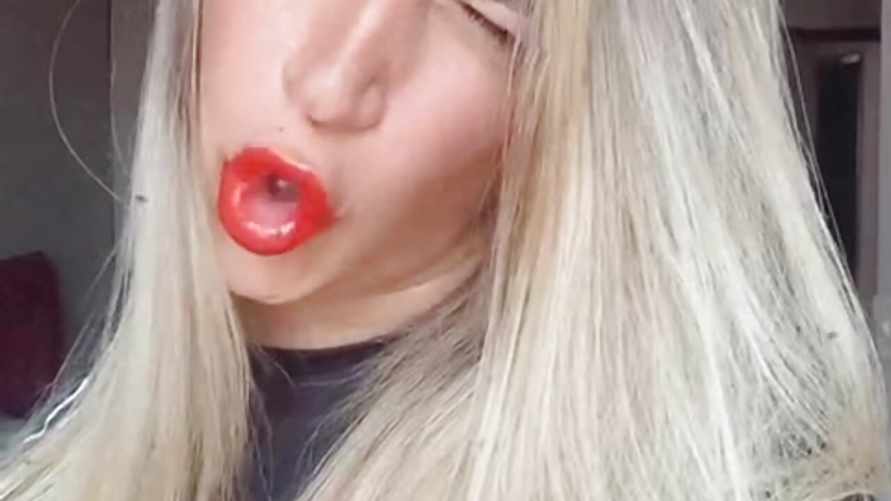 my blonde hair - відео від вебкаммоделі luizacandy