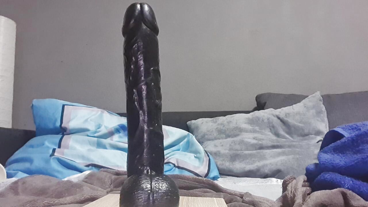 Big Black Dildo - відео від вебкаммоделі GreyKinkyDaddy77