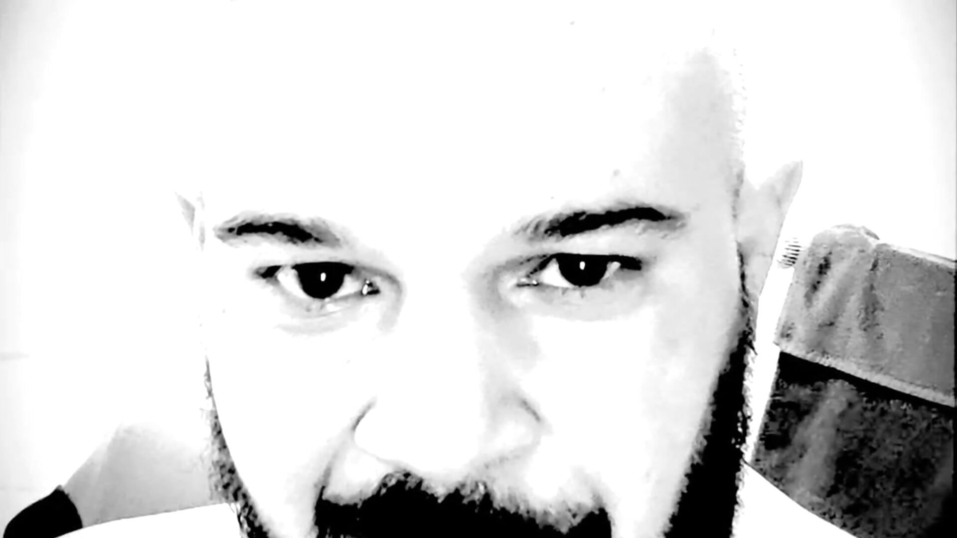 93ec5c90-31dc-4ce7-a9c8-a10f3d5a288f-1_all_2777 - video van BassamAsad cam-model