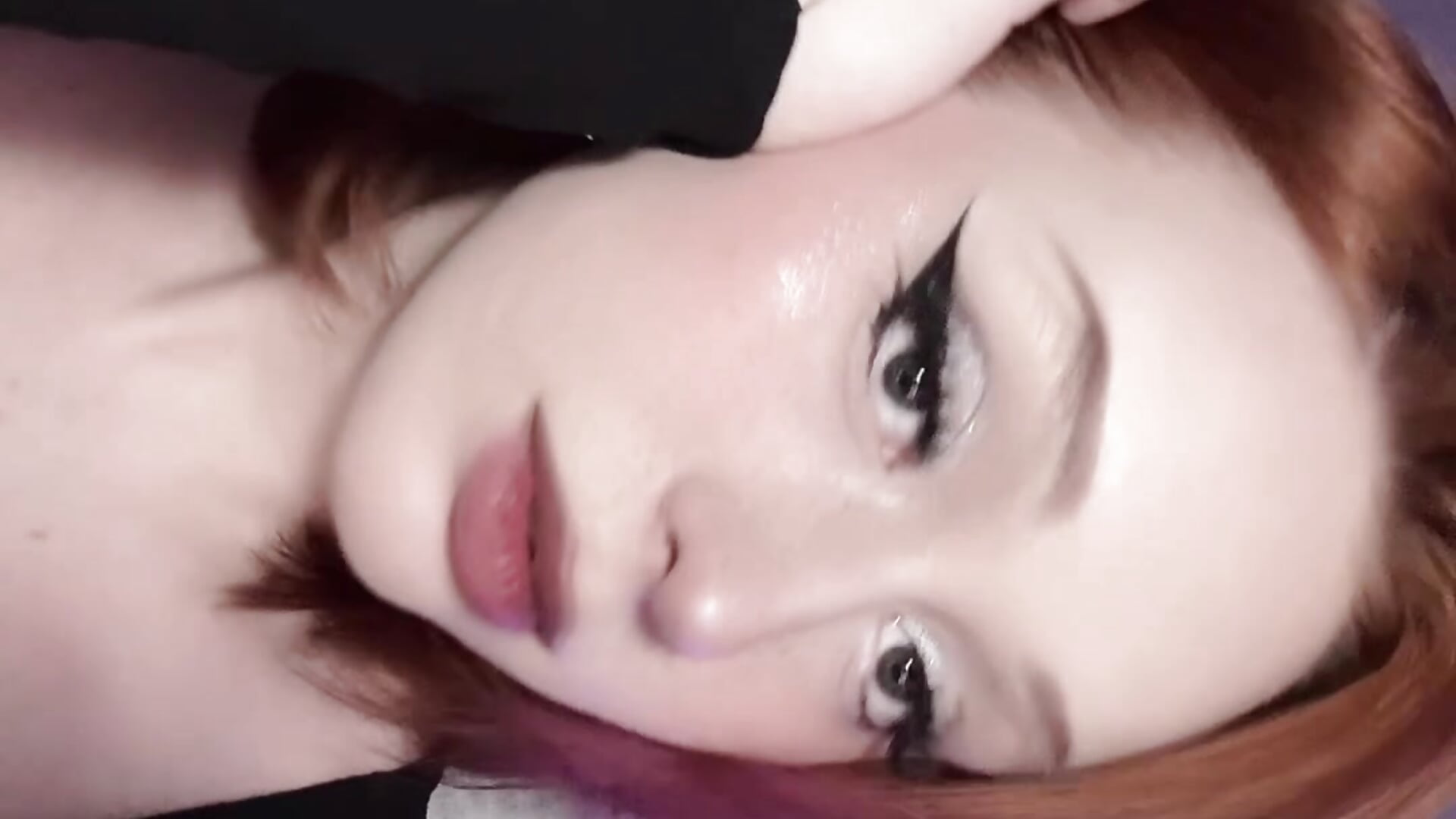 Just me 🍓 – video af Call_Yes