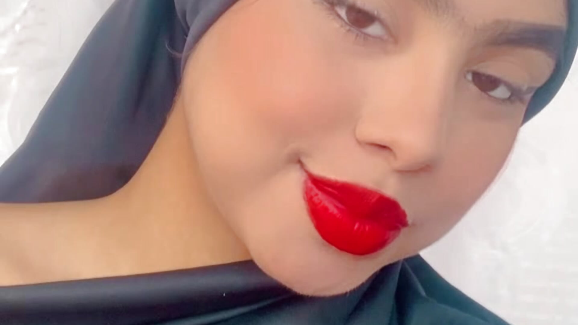 Kisses - video by Dalia__melej cam model