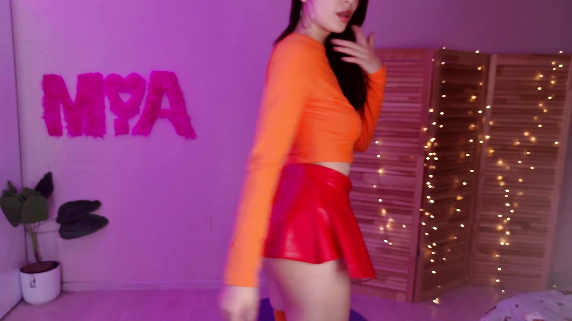 velmas ass shaking and teasing - video by Miss_Mia_Murr cam model