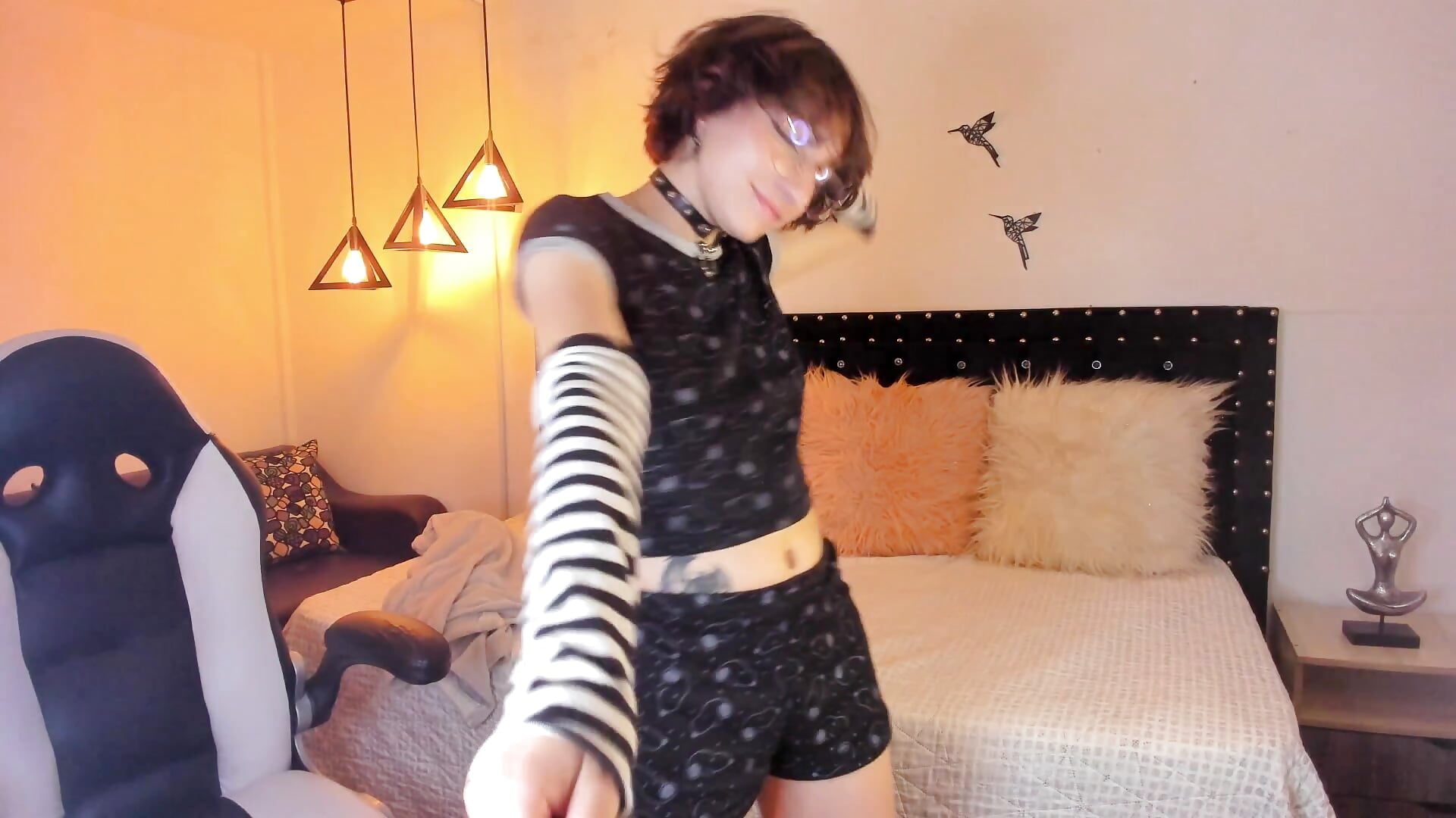 Happy dancing - video by Ghosty_Doll cam model