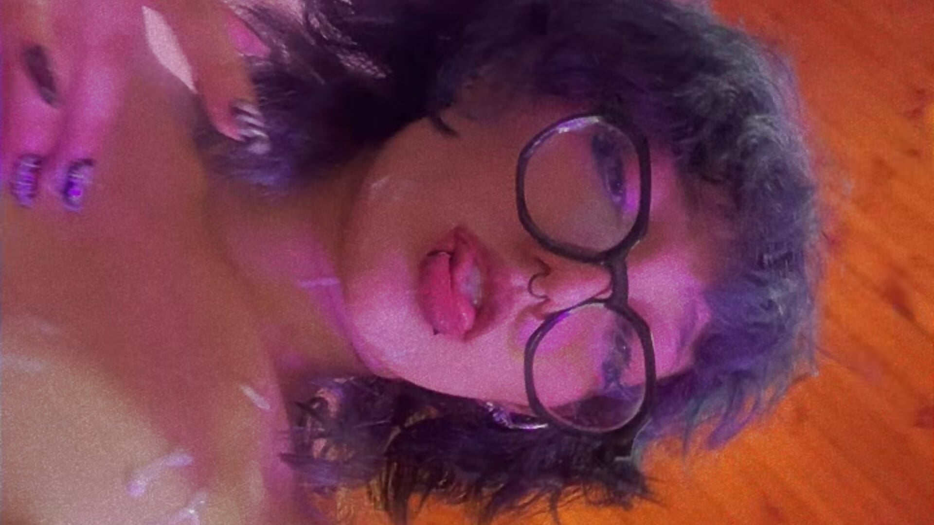 A bit of milk on my boobs - Vídeo de Ghosty_Doll, modelo de vídeos