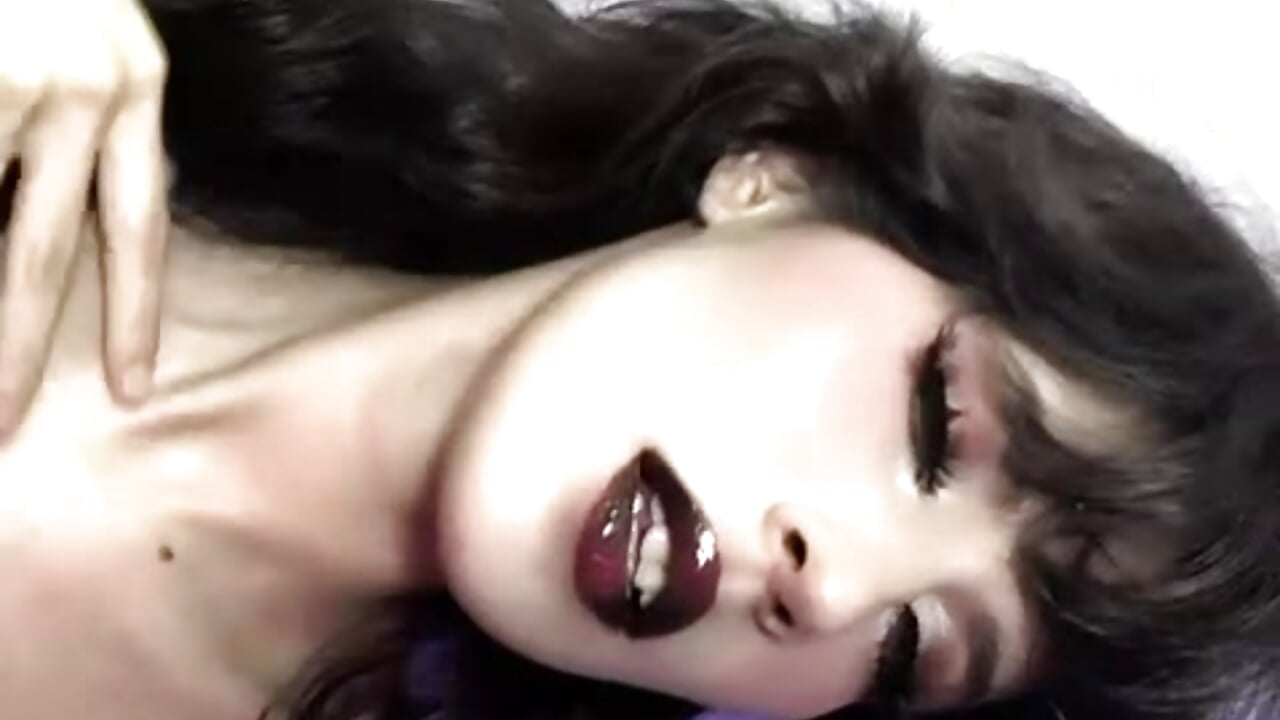 🦇 – video od webkamerové modelky bellatrix25