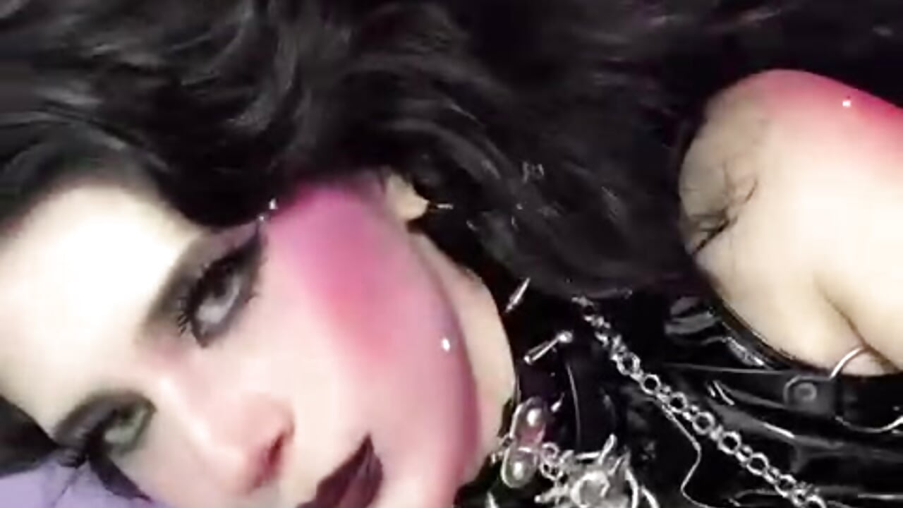 ☠️ – video od webkamerové modelky bellatrix25