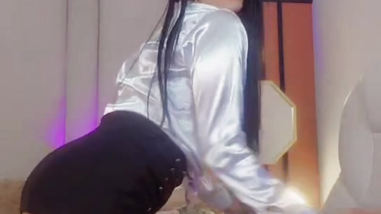 love me and follow me - video by Janne_lee cam model