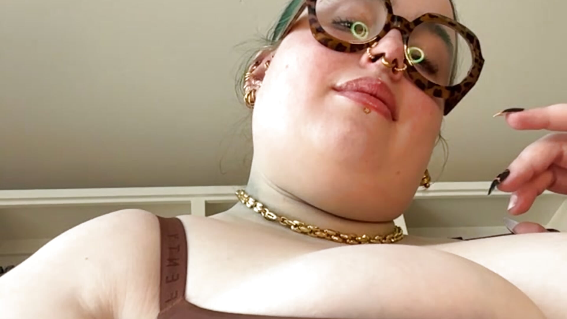 Hi\ - video by MissBika cam model