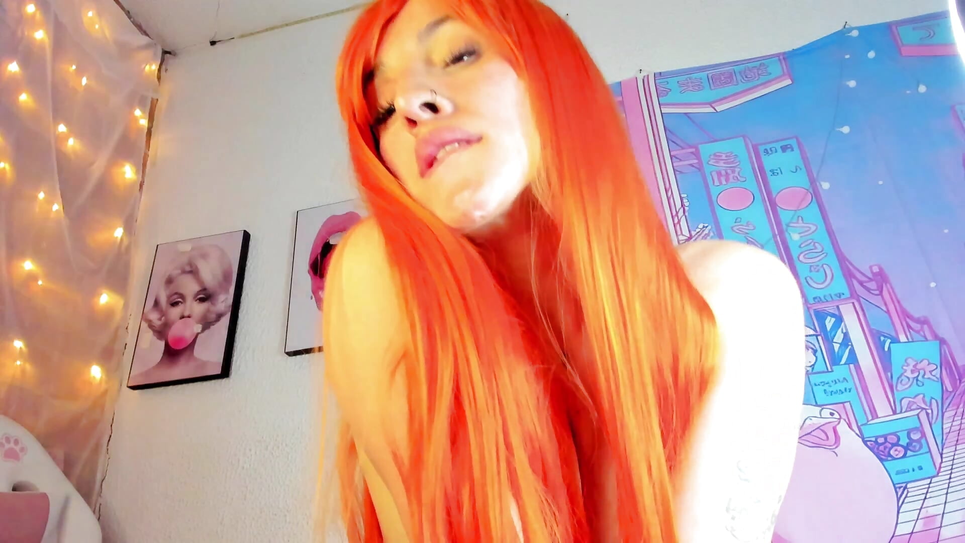 Look me with RED HAIR removing my clothes and show you my body NAKED!