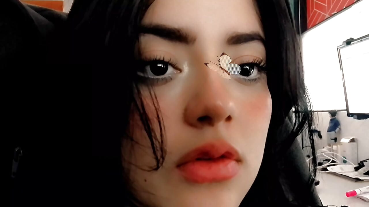 Hi! – видео вебкам-модели Lin-cute