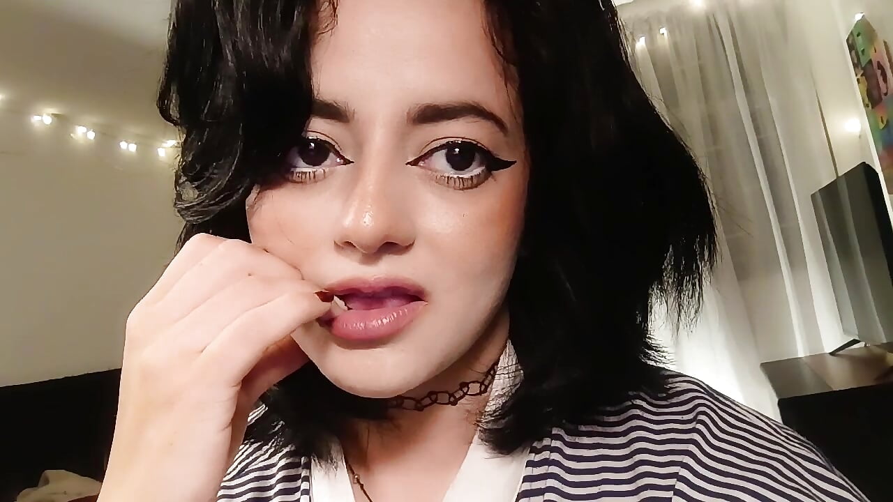 Hello – видео вебкам-модели Lin-cute