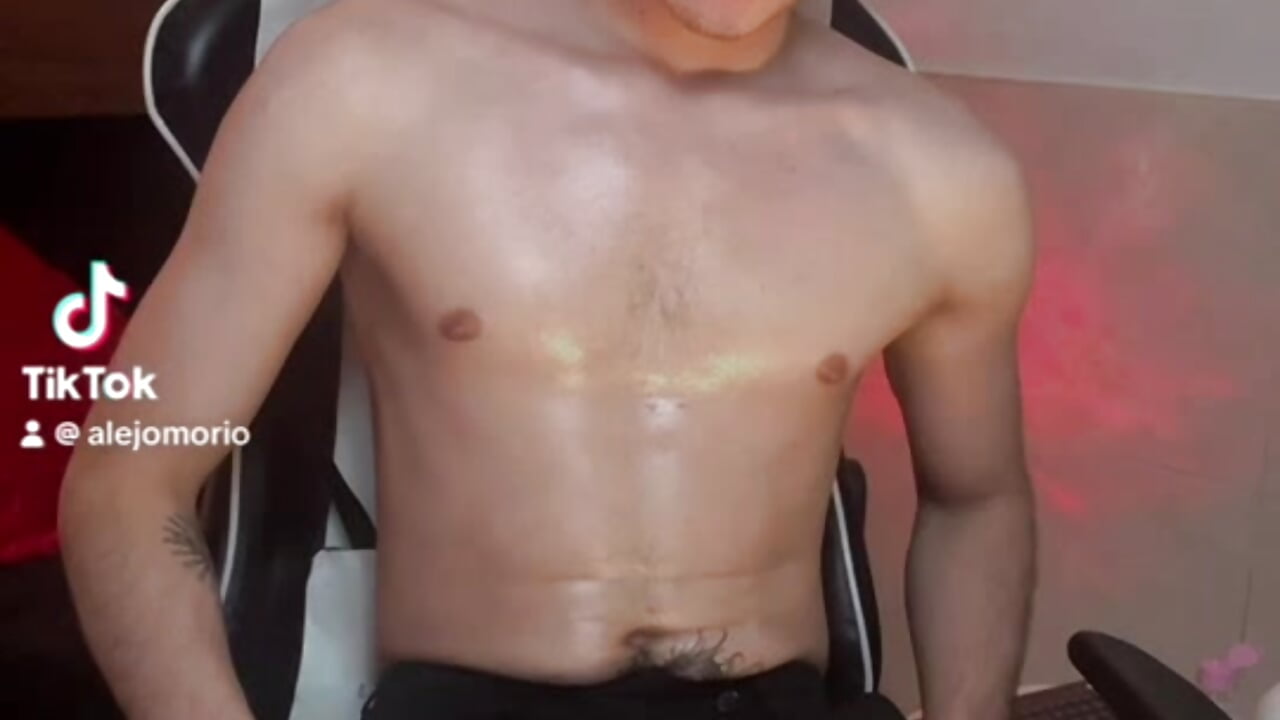 dc73c3403ea3468f8326ef6596b45639 - video by santyago_taylor cam model