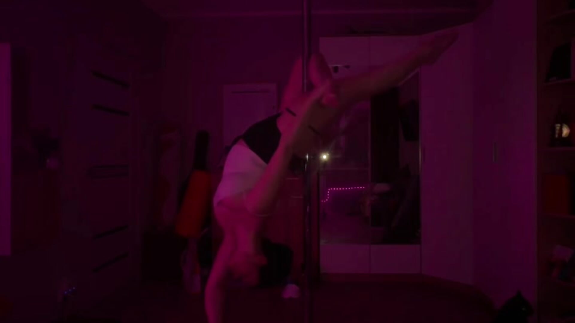 Like - відео від вебкаммоделі Lora_Secret