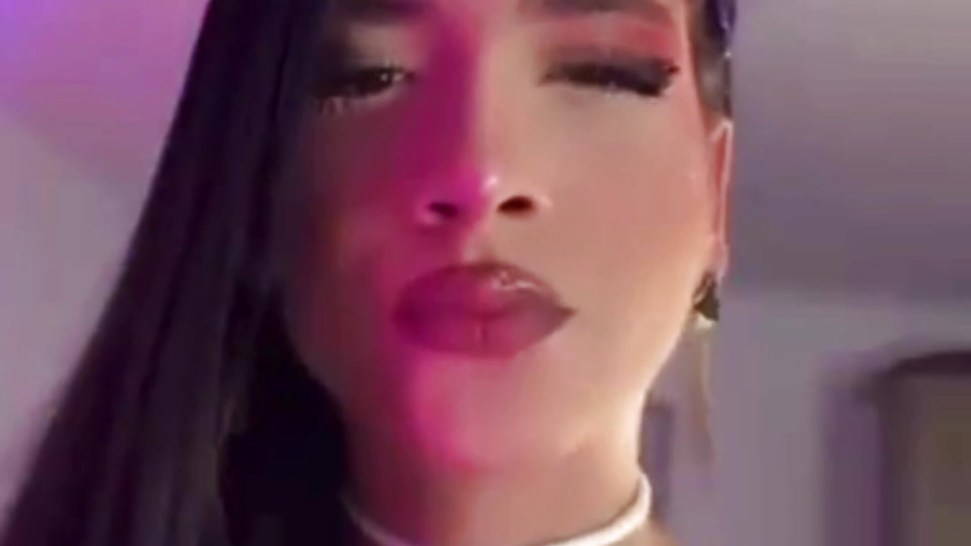 Take me closer.. to sit over ur dick.. catch me on  https://stripchat.com/valery_yepes - vidéo du modèle de showcams valery_yepes