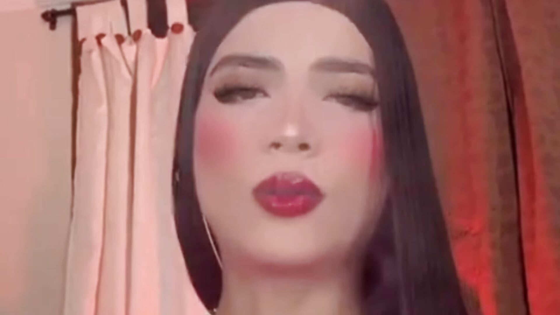 Look at me and melt u 😈 - video oleh valery_yepes kamera model