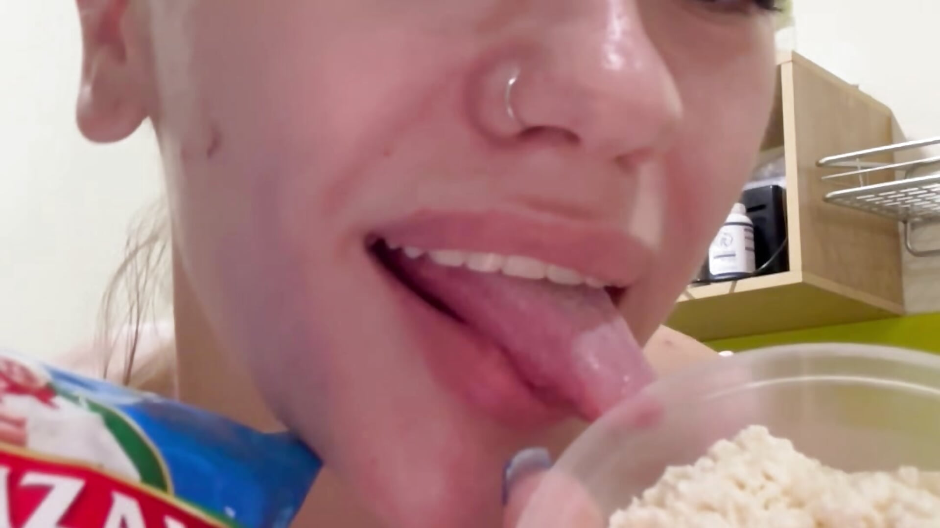Cooking cupcake🥰🥰🥰 - video -Sexy_Barbie- kameramallilta