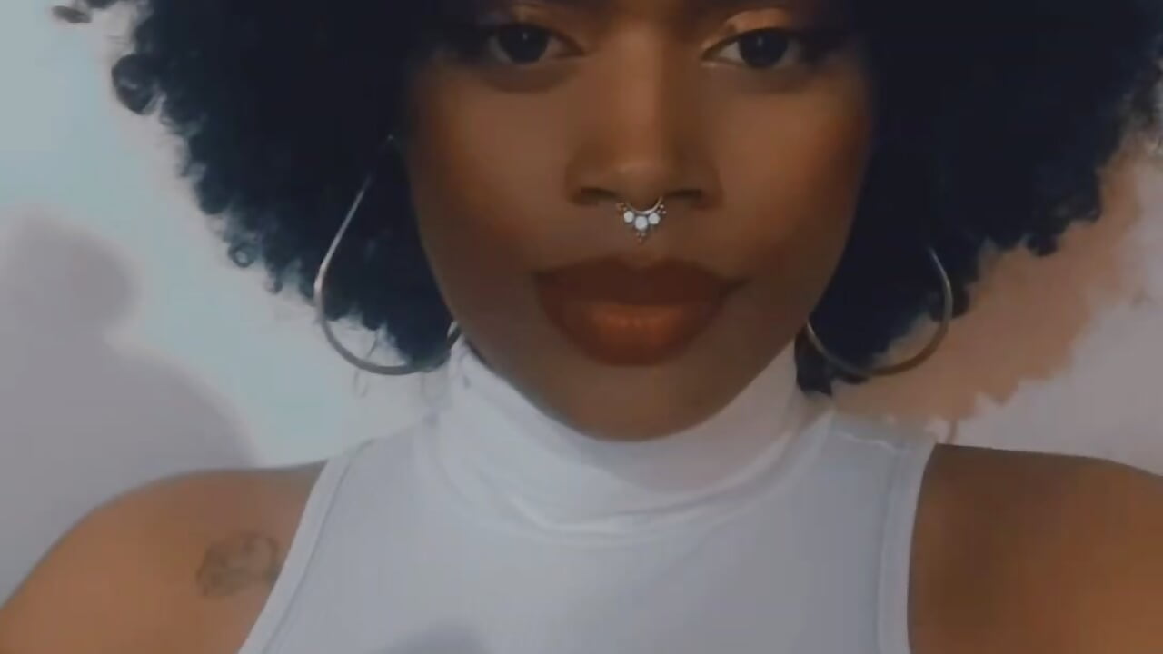 Hello - video by ebonyciaraqueen cam model