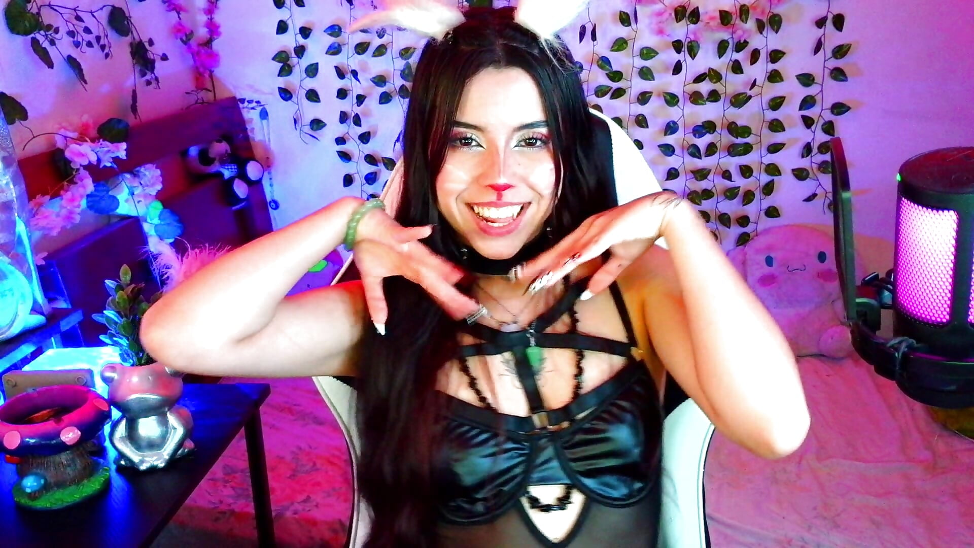 Kityy bunny grrrr, happy halloween! - video di Kittyuwu_ modella di cam