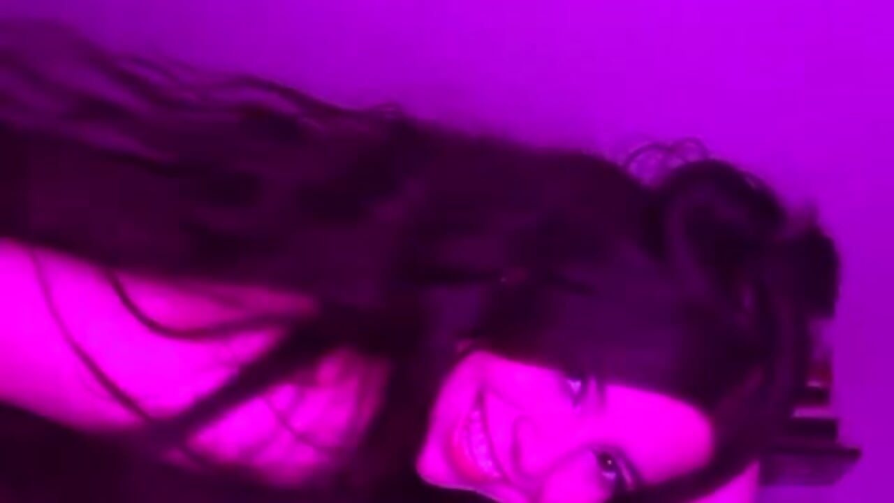 Just Me - video di Kittyuwu_ modella di cam