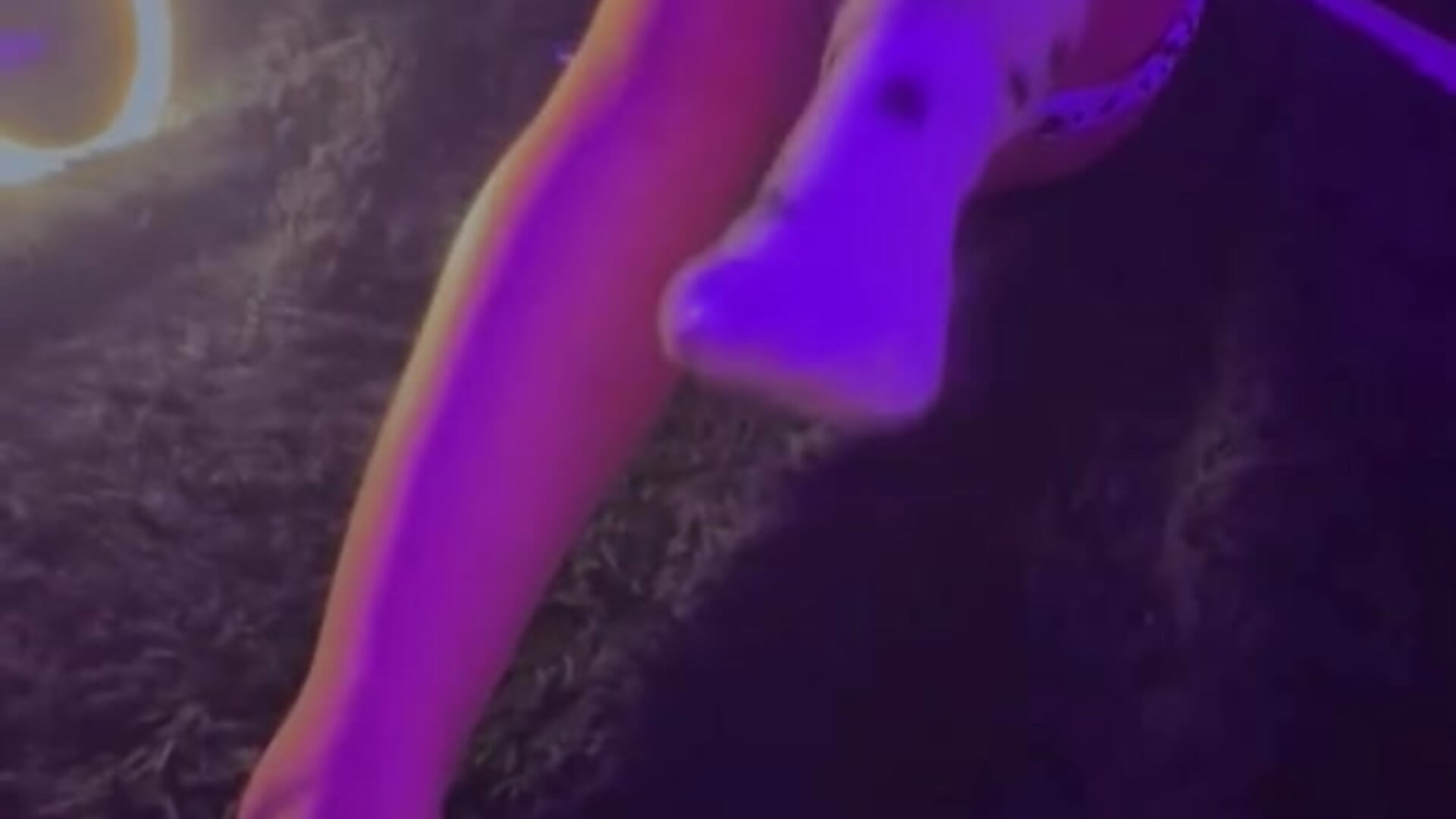 my feet - video của người mẫu cam kiki_cavilll