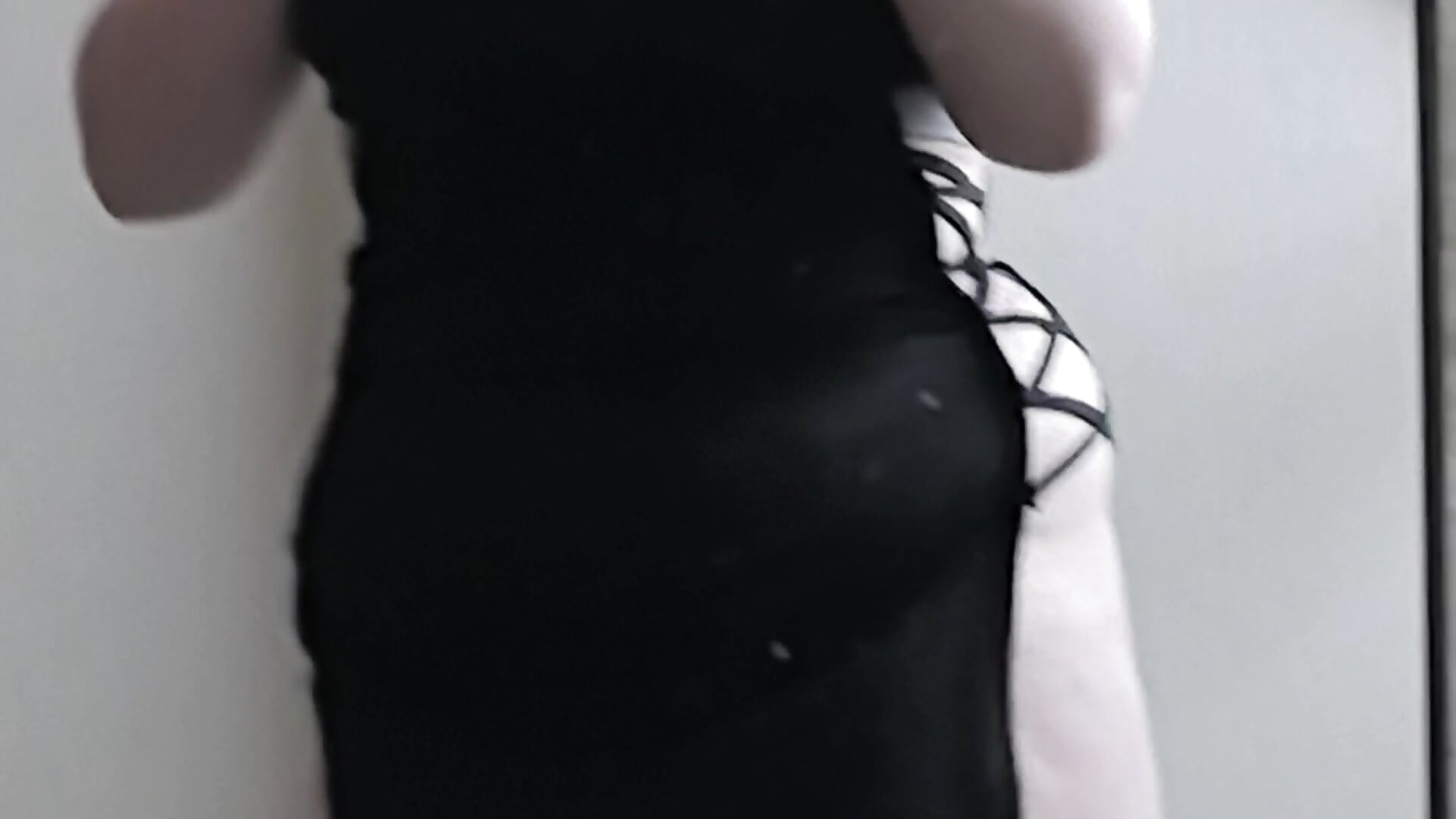 Grimacing in front of the mirror. 🤌✨💜 - video by Java_fire cam model