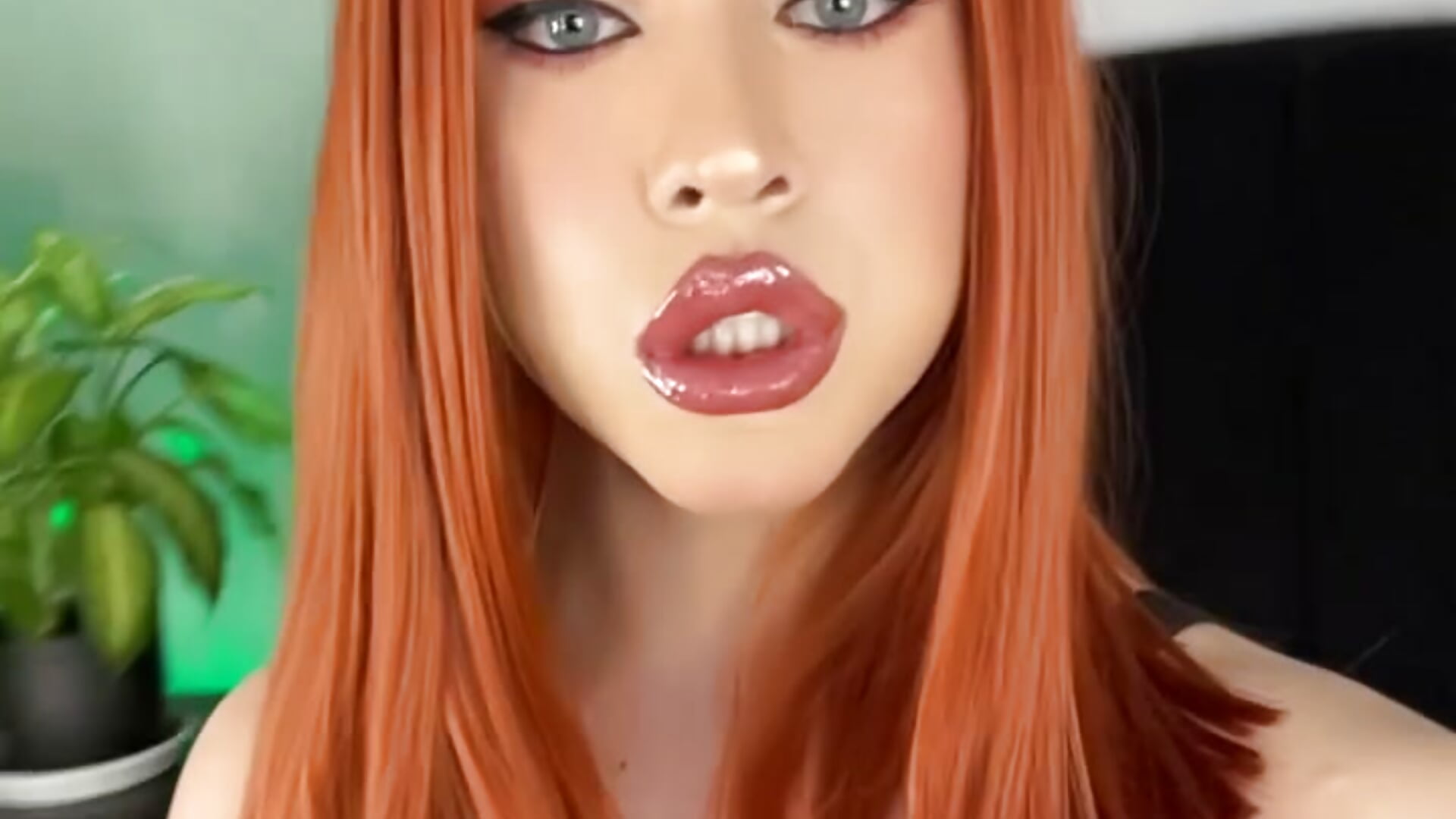 321E2123-473D-403E-9E13-853ABAD237AB - video by Noah__angel cam model