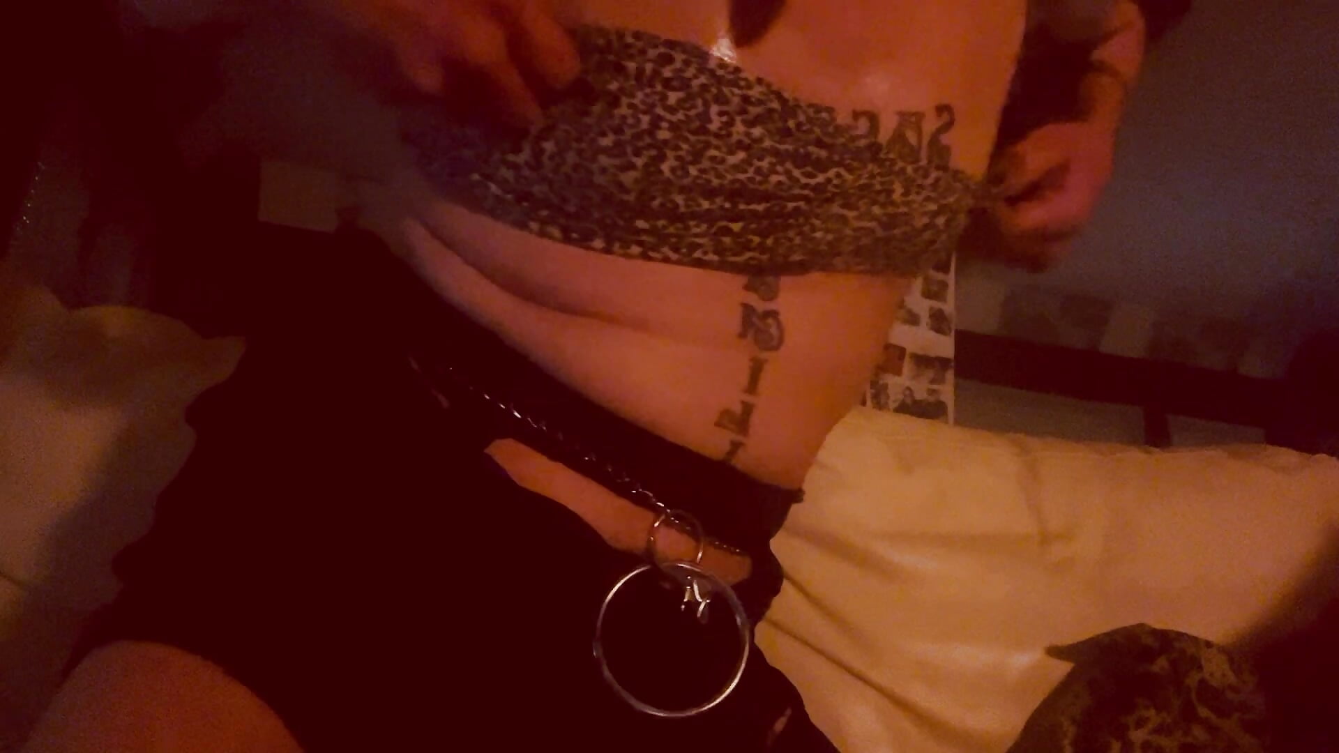 Muy perra - video van Ladyluve cam-model