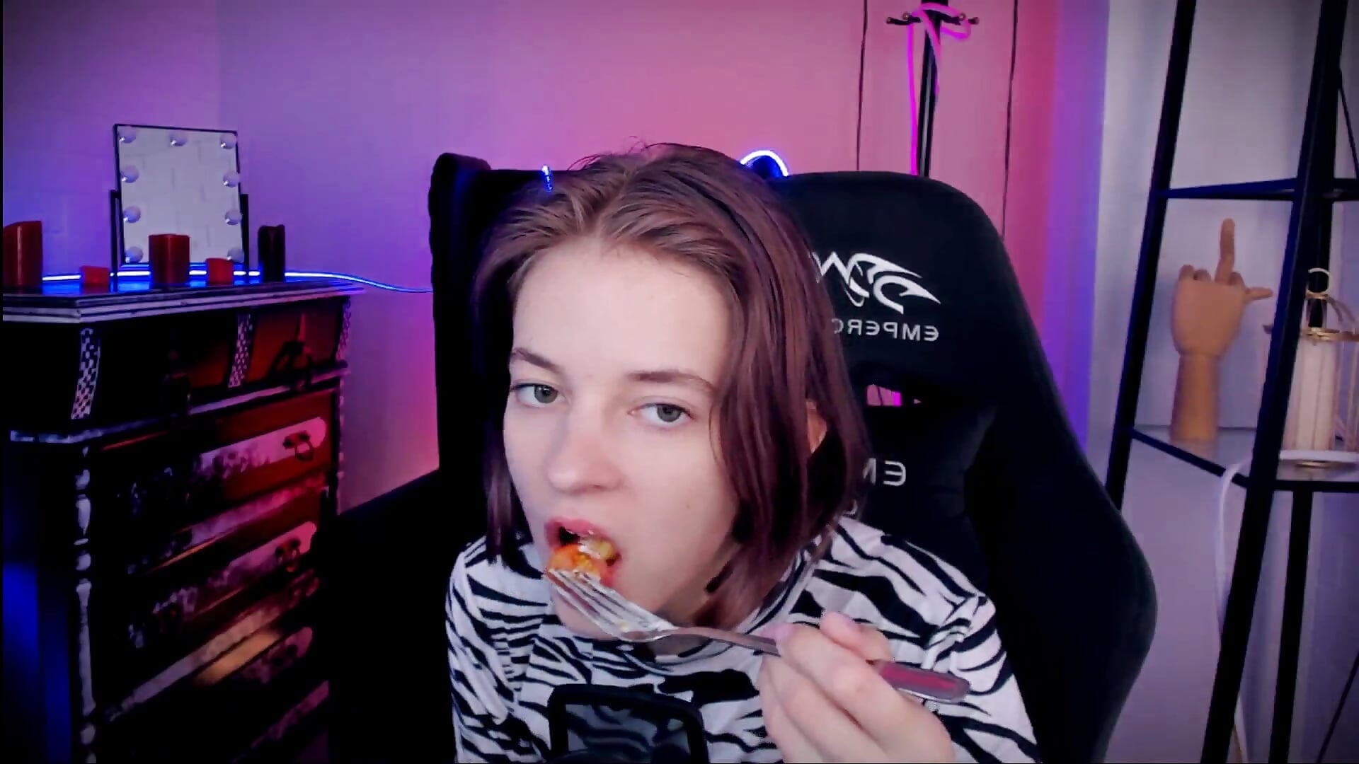 asmr - TinaDavil 캠 모델의 동영상