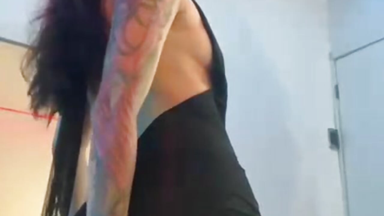 I know exactly what you’re looking at… and I’m letting you enjoy it. - video by Ginger_Foxy cam model