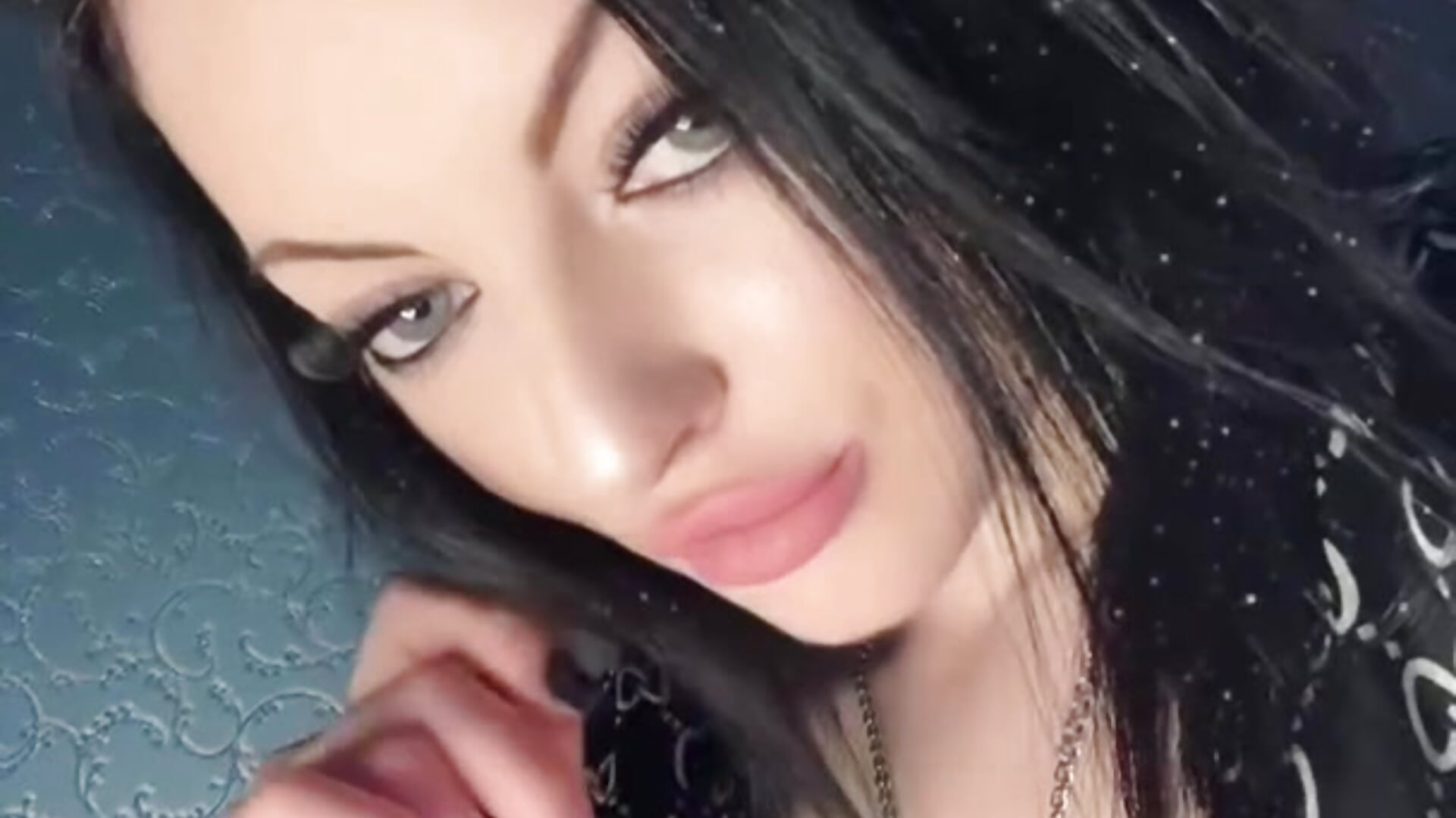 💋 - فيديو من Daisy_Delight موديل الكام