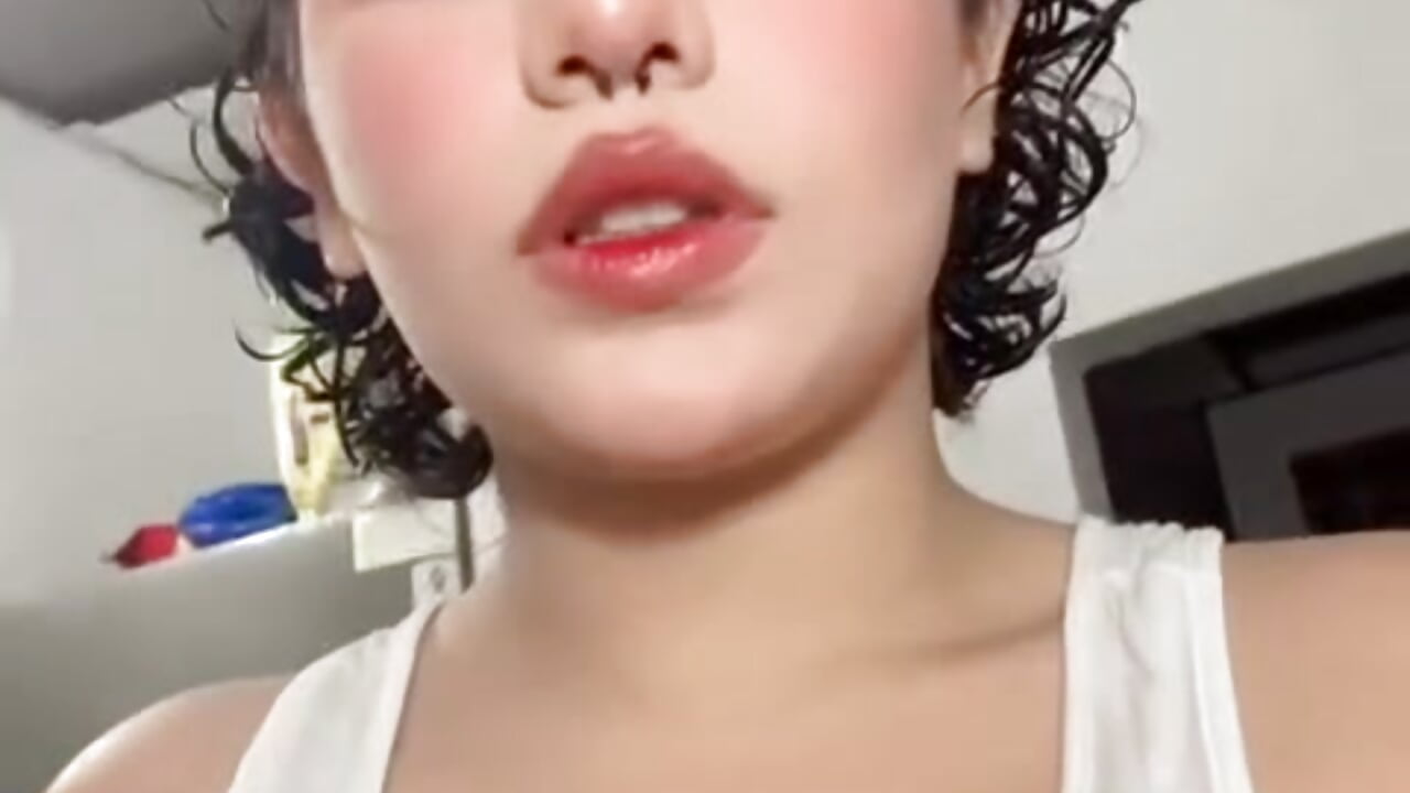 Me😋 - video by viiolett_lee cam model