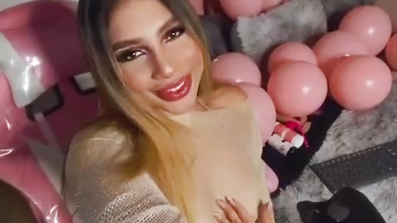 let's play!!! pop each balloon with surprises