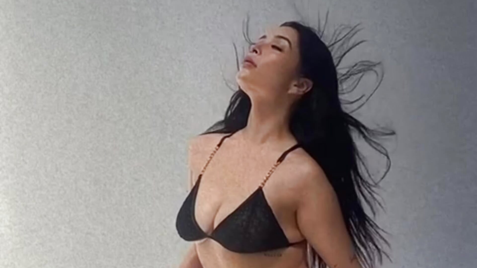 Feeling great 🍓 – video modela na kameri IsabelM