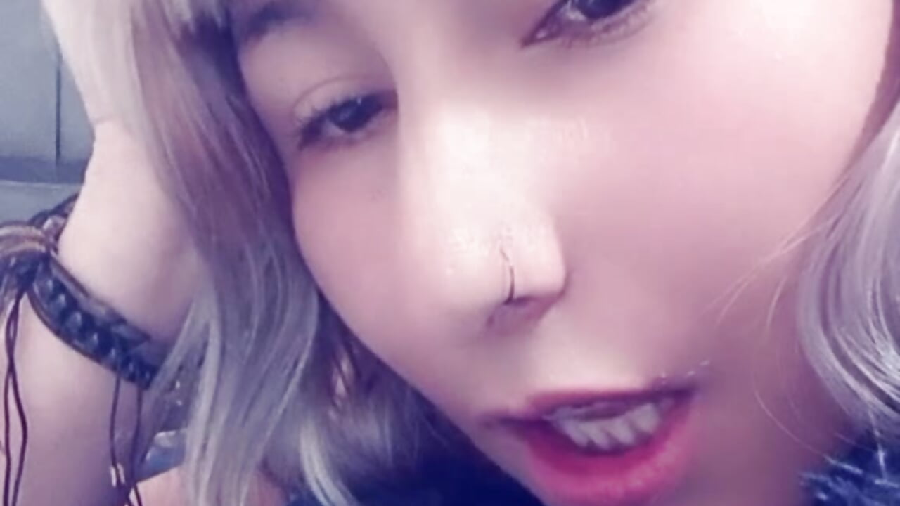 I'd be running my tongue in your 🍆 - vídeo de Florxxx9 modelo de câmara