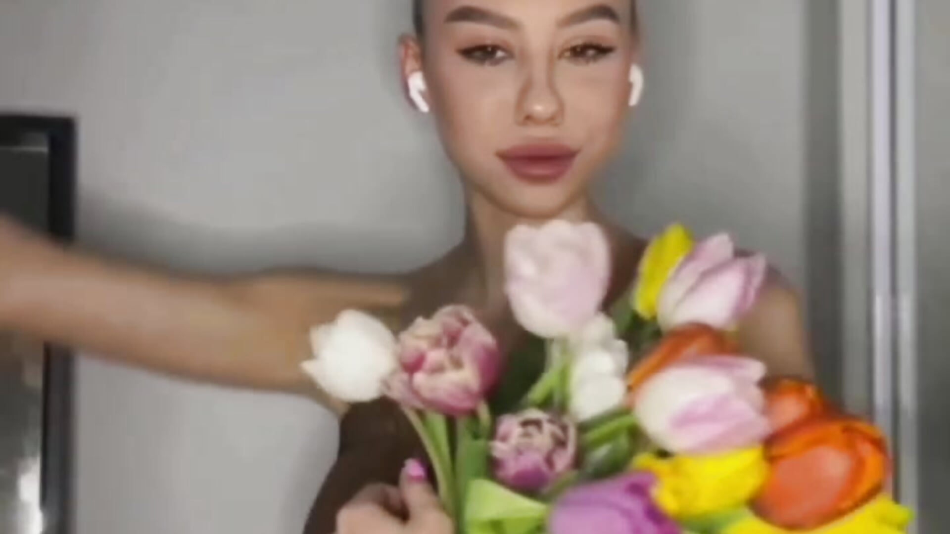 Tulips are my favorite flowers - video by Myrtle_Beach cam model