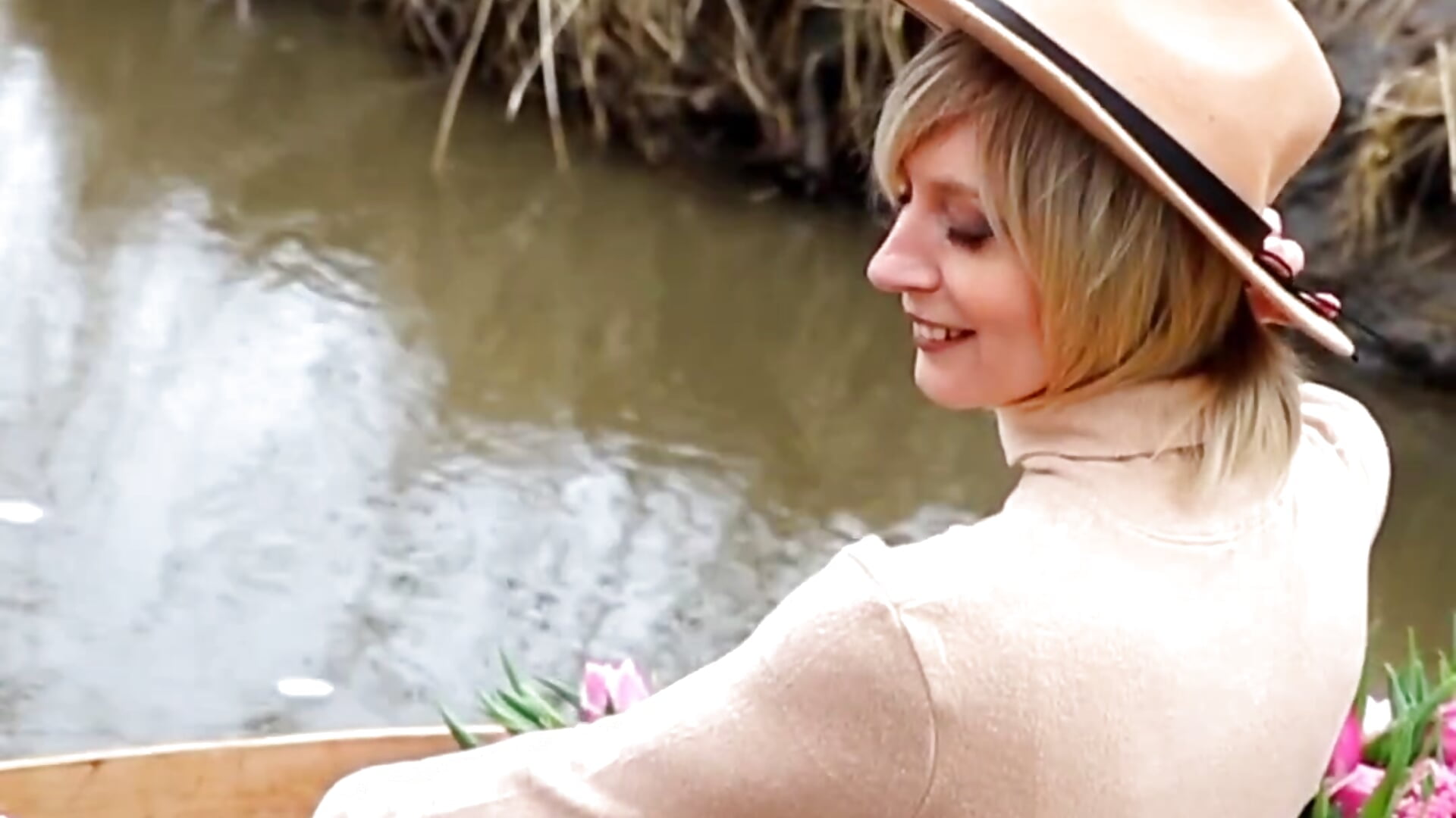 It seems that now tulips are my favorite flowers.. - video od modelky/modela AvelinaLeoni