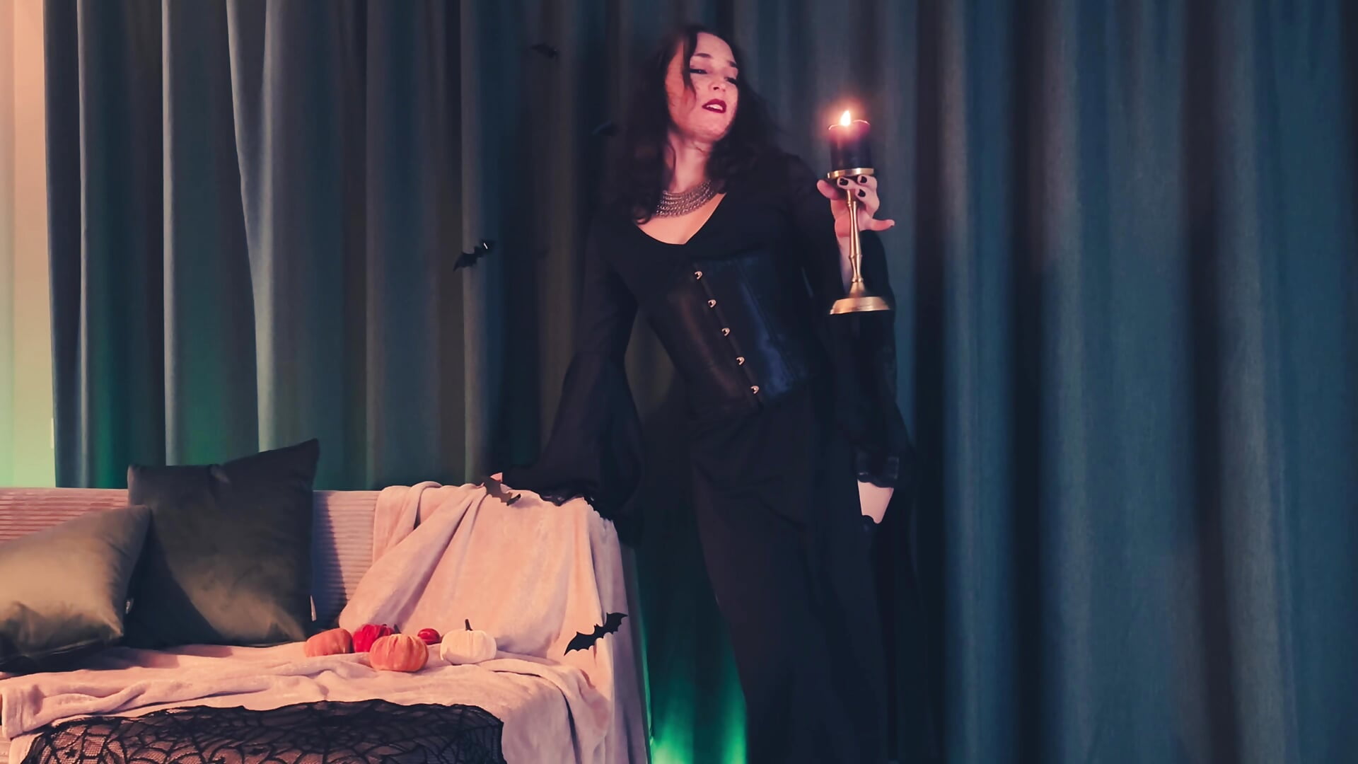 Halloween! The restless spirit of Lusty Patricia invites you - vidéo du modèle de showcams KittyPav