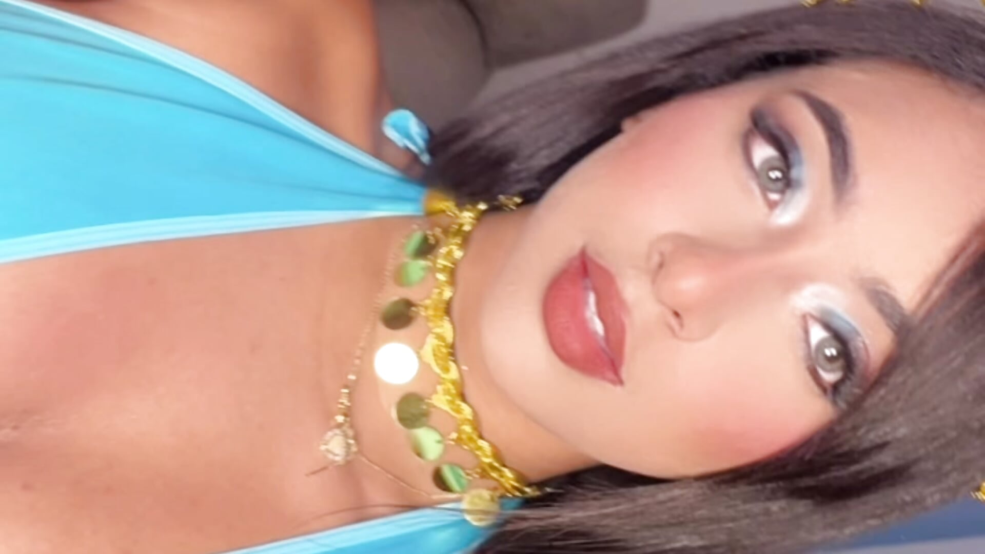 My halloweeen 🎃❤️‍🔥 – video modela na kameri MavyStar